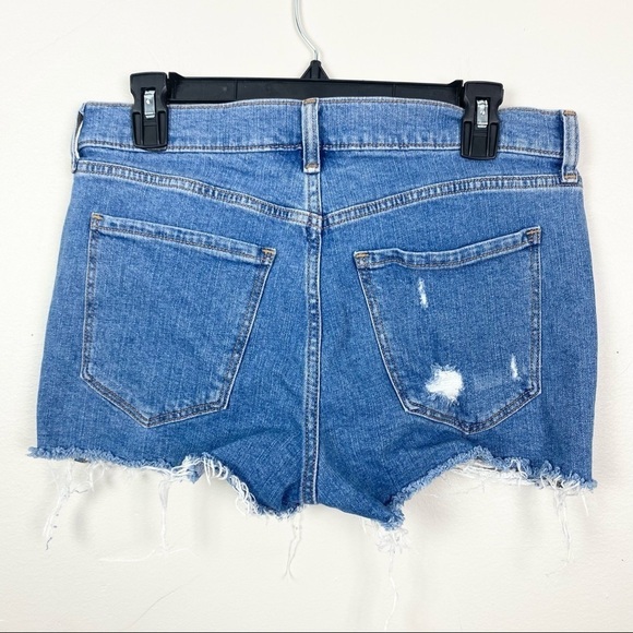 Old Navy | Medium Wash High Waisted Distressed Boyfriend Shorts Size 6 - Picture 3 of 3